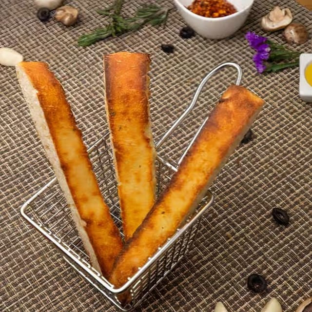 Garlic breadsticks (3).