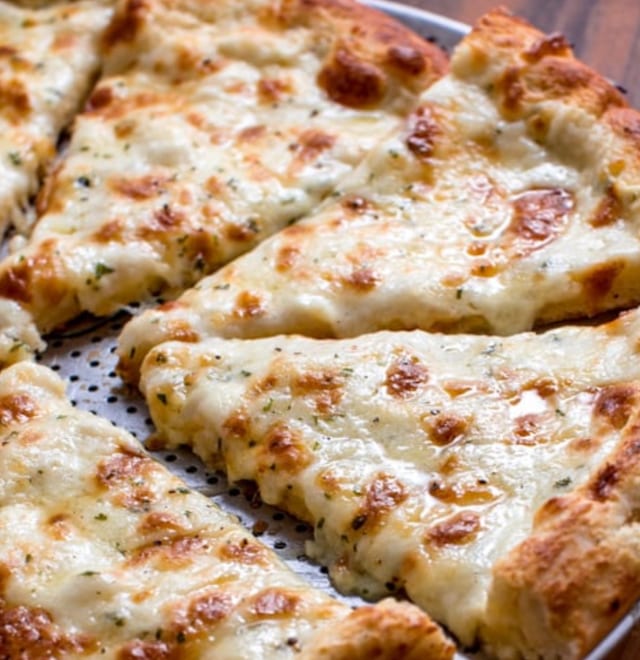 Alfredo pizza.